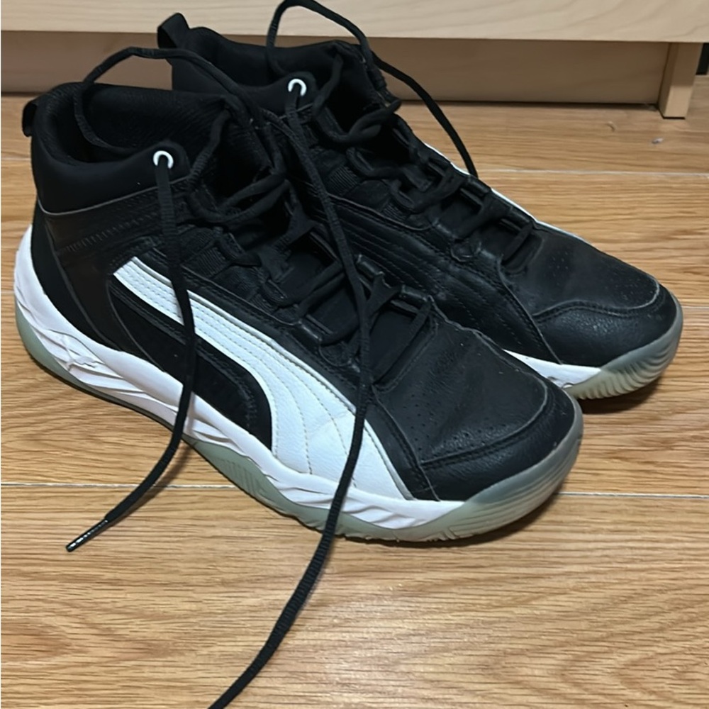 Puma Men's Black and White Sneakers